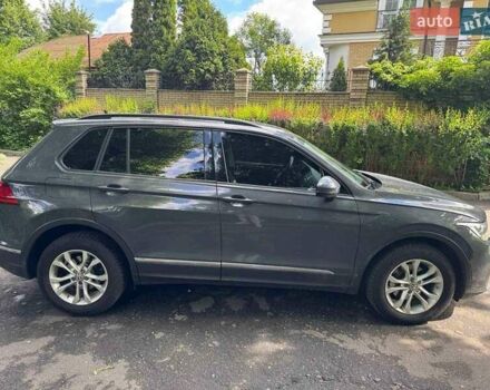 Сірий Фольксваген Тігуан, об'ємом двигуна 1.98 л та пробігом 130 тис. км за 27000 $, фото 3 на Automoto.ua