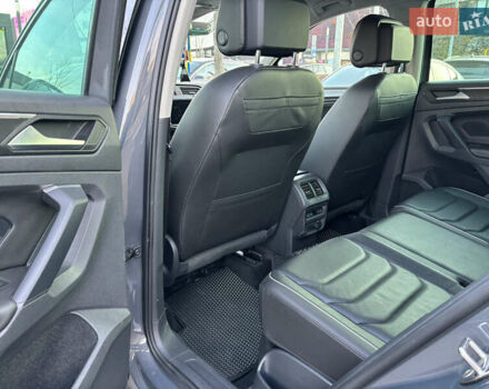 Серый Фольксваген Тигуан, объемом двигателя 1.97 л и пробегом 180 тыс. км за 31000 $, фото 26 на Automoto.ua