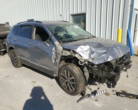 Серый Фольксваген Тигуан, объемом двигателя 2 л и пробегом 160 тыс. км за 6000 $, фото 2 на Automoto.ua