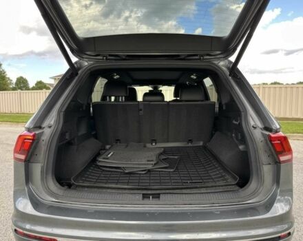 Сірий Фольксваген Тігуан, об'ємом двигуна 2 л та пробігом 11 тис. км за 7500 $, фото 18 на Automoto.ua