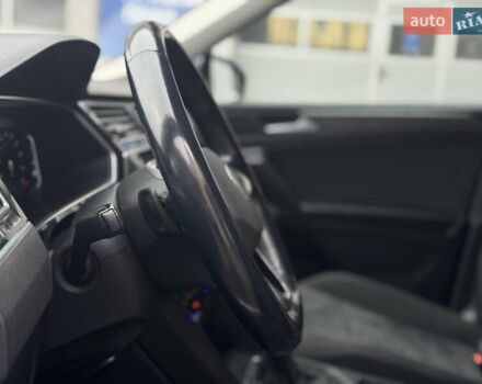 Сірий Фольксваген Тігуан, об'ємом двигуна 2 л та пробігом 204 тис. км за 34499 $, фото 13 на Automoto.ua