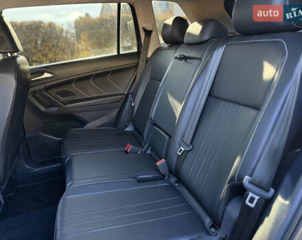 Серый Фольксваген Тигуан, объемом двигателя 2 л и пробегом 120 тыс. км за 23500 $, фото 20 на Automoto.ua