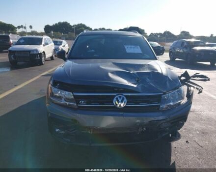 Серый Фольксваген Тигуан, объемом двигателя 2 л и пробегом 120 тыс. км за 14000 $, фото 7 на Automoto.ua