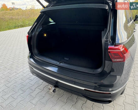 Серый Фольксваген Тигуан, объемом двигателя 2 л и пробегом 176 тыс. км за 27950 $, фото 79 на Automoto.ua