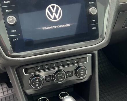 Серый Фольксваген Тигуан, объемом двигателя 1.98 л и пробегом 98 тыс. км за 24500 $, фото 34 на Automoto.ua