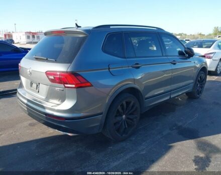 Серый Фольксваген Тигуан, объемом двигателя 2 л и пробегом 120 тыс. км за 14000 $, фото 3 на Automoto.ua