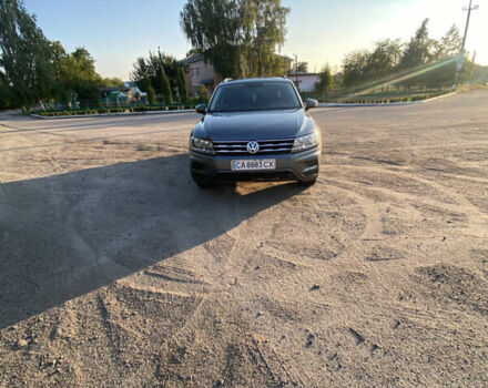 Серый Фольксваген Тигуан, объемом двигателя 1.98 л и пробегом 119 тыс. км за 21500 $, фото 2 на Automoto.ua