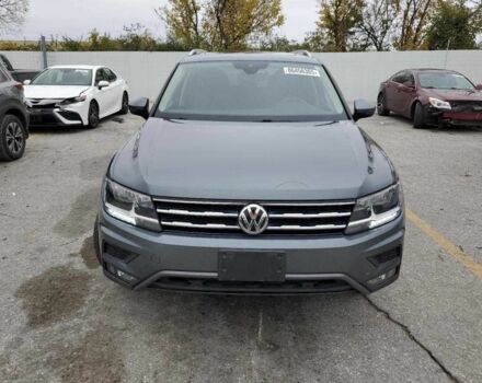 Сірий Фольксваген Тігуан, об'ємом двигуна 2 л та пробігом 65 тис. км за 3900 $, фото 4 на Automoto.ua