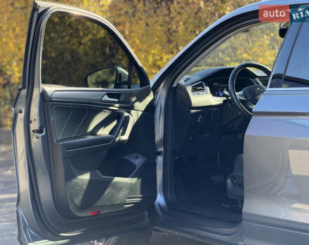 Серый Фольксваген Тигуан, объемом двигателя 2 л и пробегом 120 тыс. км за 23500 $, фото 25 на Automoto.ua