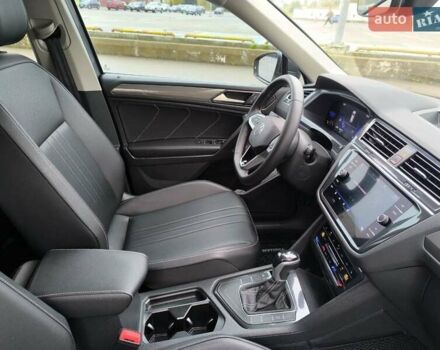 Сірий Фольксваген Тігуан, об'ємом двигуна 2 л та пробігом 63 тис. км за 23400 $, фото 28 на Automoto.ua