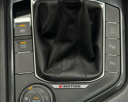 Сірий Фольксваген Тігуан, об'ємом двигуна 2 л та пробігом 204 тис. км за 34499 $, фото 34 на Automoto.ua