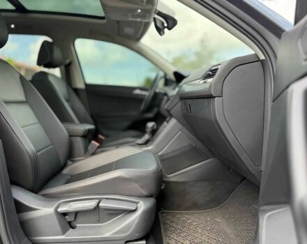 Сірий Фольксваген Тігуан, об'ємом двигуна 2 л та пробігом 13 тис. км за 10000 $, фото 7 на Automoto.ua