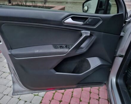 Сірий Фольксваген Тігуан, об'ємом двигуна 2 л та пробігом 88 тис. км за 20000 $, фото 9 на Automoto.ua