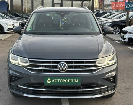 Серый Фольксваген Тигуан, объемом двигателя 1.97 л и пробегом 180 тыс. км за 31000 $, фото 3 на Automoto.ua