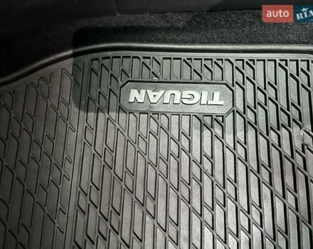 Серый Фольксваген Тигуан, объемом двигателя 2 л и пробегом 119 тыс. км за 19500 $, фото 73 на Automoto.ua