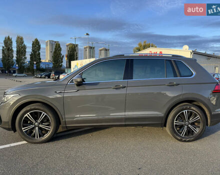 Серый Фольксваген Тигуан, объемом двигателя 1.97 л и пробегом 30 тыс. км за 35000 $, фото 3 на Automoto.ua