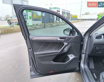 Сірий Фольксваген Тігуан, об'ємом двигуна 2 л та пробігом 63 тис. км за 23400 $, фото 11 на Automoto.ua