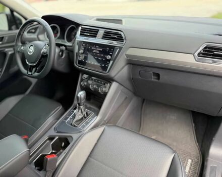 Сірий Фольксваген Тігуан, об'ємом двигуна 2 л та пробігом 13 тис. км за 10000 $, фото 8 на Automoto.ua