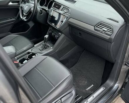 Серый Фольксваген Тигуан, объемом двигателя 2 л и пробегом 67 тыс. км за 25999 $, фото 20 на Automoto.ua