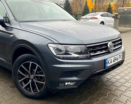 Серый Фольксваген Тигуан, объемом двигателя 2 л и пробегом 33 тыс. км за 22700 $, фото 1 на Automoto.ua