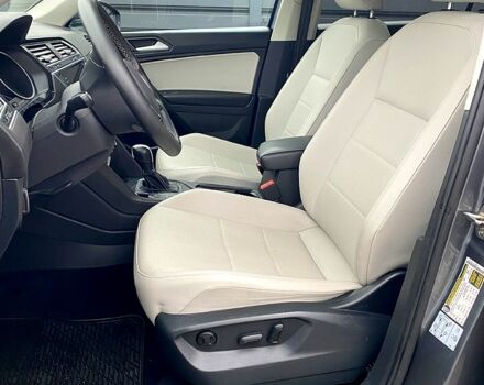 Серый Фольксваген Тигуан, объемом двигателя 2 л и пробегом 33 тыс. км за 22700 $, фото 8 на Automoto.ua