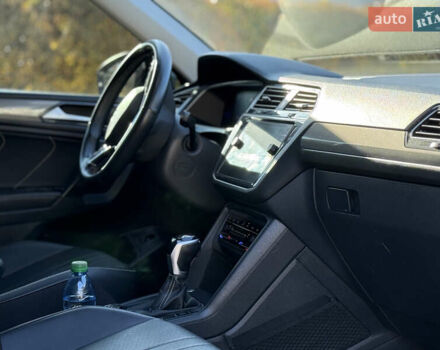 Серый Фольксваген Тигуан, объемом двигателя 2 л и пробегом 120 тыс. км за 23500 $, фото 36 на Automoto.ua