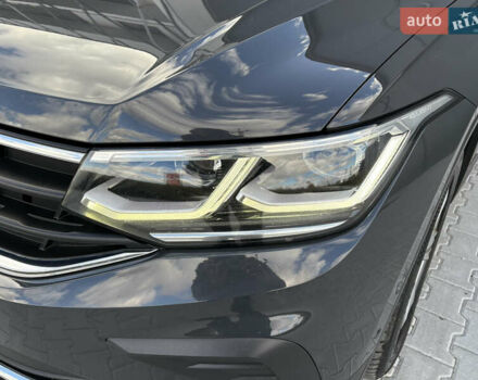 Серый Фольксваген Тигуан, объемом двигателя 2 л и пробегом 176 тыс. км за 27950 $, фото 26 на Automoto.ua