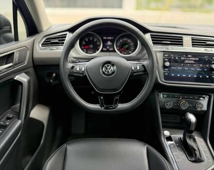 Сірий Фольксваген Тігуан, об'ємом двигуна 2 л та пробігом 13 тис. км за 10000 $, фото 11 на Automoto.ua