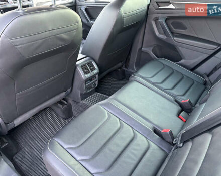 Серый Фольксваген Тигуан, объемом двигателя 1.97 л и пробегом 180 тыс. км за 31000 $, фото 27 на Automoto.ua