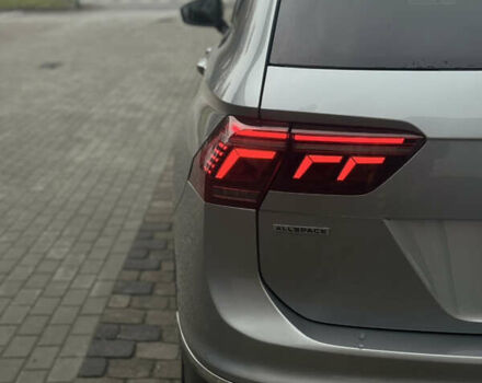 Сірий Фольксваген Тігуан, об'ємом двигуна 2 л та пробігом 204 тис. км за 34499 $, фото 3 на Automoto.ua