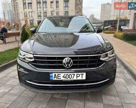 Фольксваген Тигуан 2021 в Киеве на Automoto.ua Серый Фольксваген Тигуан, объемом двигателя 1.97 л и пробегом 51 тыс. км за 34900 $, фото 4 на Automoto.ua