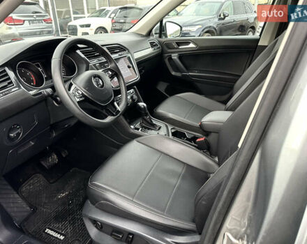 Серый Фольксваген Тигуан, объемом двигателя 2 л и пробегом 124 тыс. км за 16999 $, фото 12 на Automoto.ua