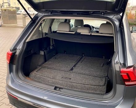 Серый Фольксваген Тигуан, объемом двигателя 2 л и пробегом 33 тыс. км за 22700 $, фото 11 на Automoto.ua