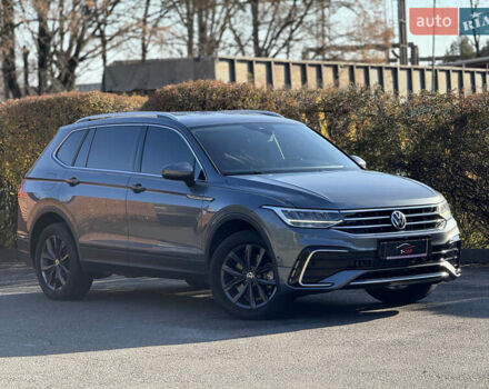 Серый Фольксваген Тигуан, объемом двигателя 2 л и пробегом 120 тыс. км за 23500 $, фото 3 на Automoto.ua