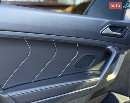 Серый Фольксваген Тигуан, объемом двигателя 2 л и пробегом 120 тыс. км за 23500 $, фото 40 на Automoto.ua