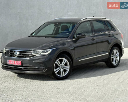 Серый Фольксваген Тигуан, объемом двигателя 2 л и пробегом 176 тыс. км за 27950 $, фото 3 на Automoto.ua