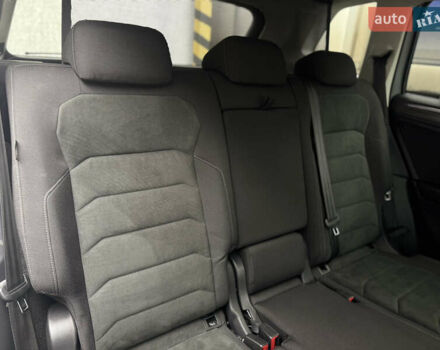 Сірий Фольксваген Тігуан, об'ємом двигуна 2 л та пробігом 204 тис. км за 34499 $, фото 23 на Automoto.ua