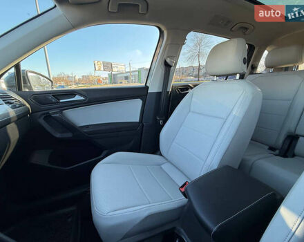 Серый Фольксваген Тигуан, объемом двигателя 1.98 л и пробегом 90 тыс. км за 21900 $, фото 46 на Automoto.ua