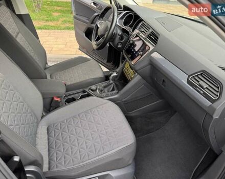 Сірий Фольксваген Тігуан, об'ємом двигуна 1.97 л та пробігом 51 тис. км за 34500 $, фото 50 на Automoto.ua