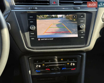 Серый Фольксваген Тигуан, объемом двигателя 2 л и пробегом 120 тыс. км за 23500 $, фото 27 на Automoto.ua