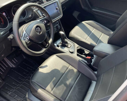 Серый Фольксваген Тигуан, объемом двигателя 1.98 л и пробегом 112 тыс. км за 20500 $, фото 4 на Automoto.ua