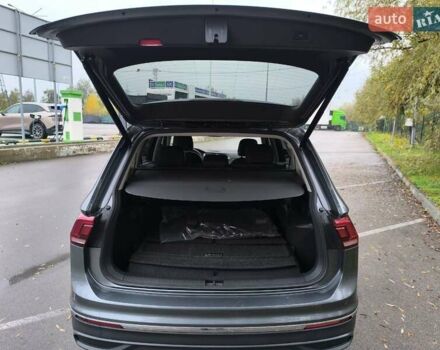 Сірий Фольксваген Тігуан, об'ємом двигуна 2 л та пробігом 63 тис. км за 23400 $, фото 19 на Automoto.ua