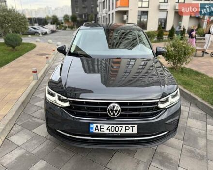 Серый Фольксваген Тигуан, объемом двигателя 1.97 л и пробегом 51 тыс. км за 34500 $, фото 2 на Automoto.ua