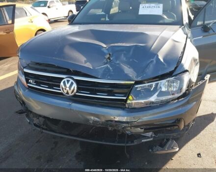 Серый Фольксваген Тигуан, объемом двигателя 2 л и пробегом 120 тыс. км за 14000 $, фото 1 на Automoto.ua