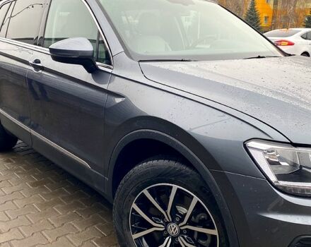 Серый Фольксваген Тигуан, объемом двигателя 2 л и пробегом 33 тыс. км за 22700 $, фото 2 на Automoto.ua