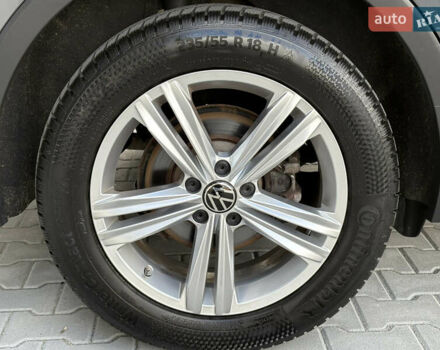 Серый Фольксваген Тигуан, объемом двигателя 2 л и пробегом 176 тыс. км за 27950 $, фото 104 на Automoto.ua