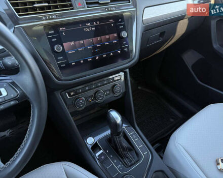 Серый Фольксваген Тигуан, объемом двигателя 1.98 л и пробегом 90 тыс. км за 21900 $, фото 35 на Automoto.ua