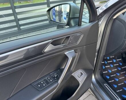 Серый Фольксваген Тигуан, объемом двигателя 2 л и пробегом 172 тыс. км за 33700 $, фото 14 на Automoto.ua