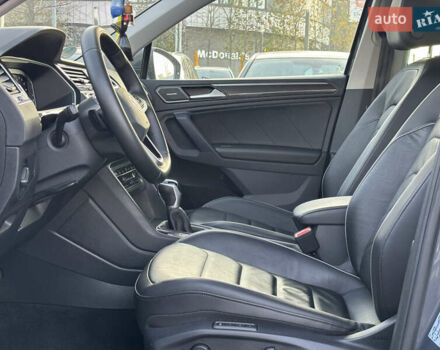 Серый Фольксваген Тигуан, объемом двигателя 1.97 л и пробегом 180 тыс. км за 31000 $, фото 14 на Automoto.ua