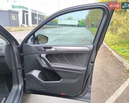 Сірий Фольксваген Тігуан, об'ємом двигуна 2 л та пробігом 63 тис. км за 23400 $, фото 25 на Automoto.ua